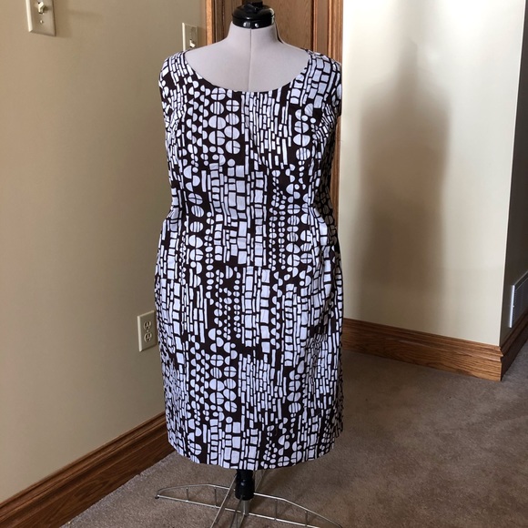 Dresses & Skirts - Dark brown & white sleeveless dress